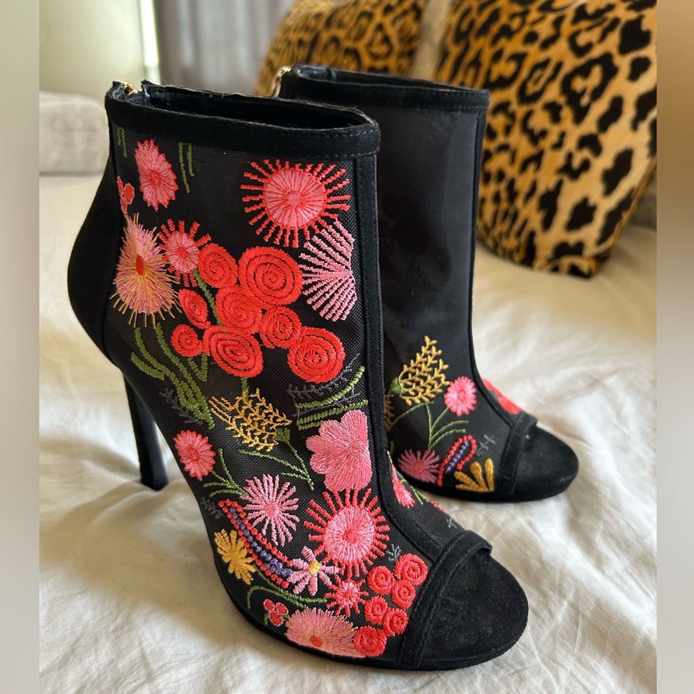 Jessica Simpson black mesh floral embroidered high heel booties. Size 7.5